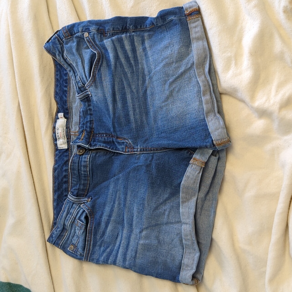 Torrid denim shorts size 16
